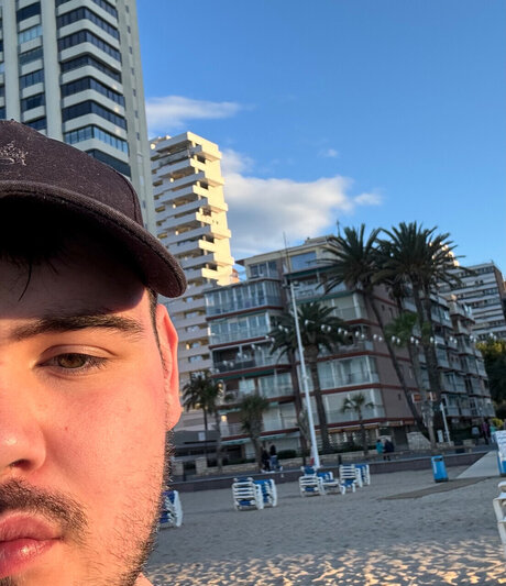Alasti lekkinud OnlyFans-i pilt Josh