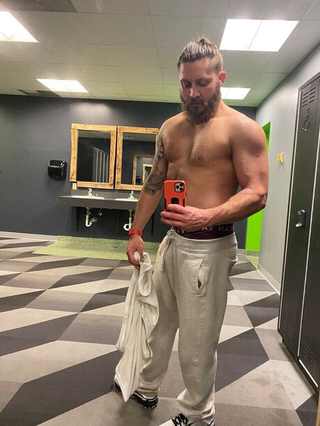 Alaston vuotanut OnlyFans-kuva Dv8doug