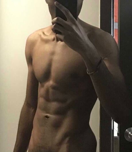 Alaston vuotanut OnlyFans-kuva Sage