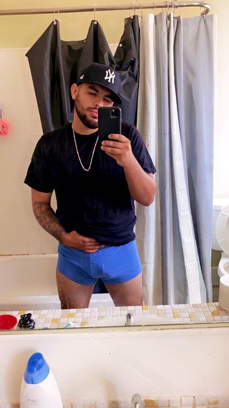Alaston vuotanut OnlyFans-kuva Magicjuice