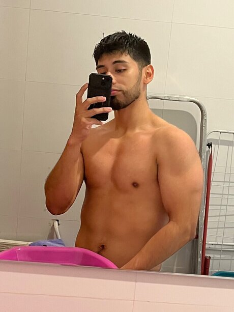 Naken läckt OnlyFans-bild av Charly