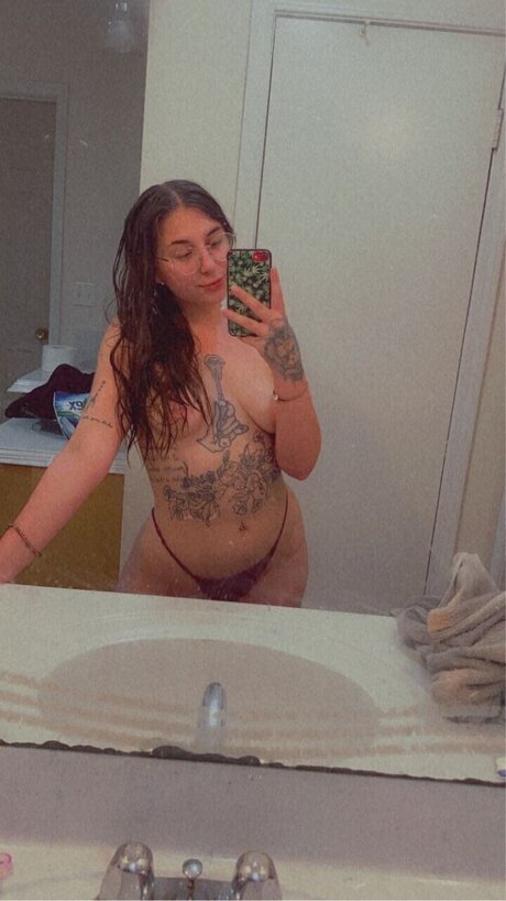 Nacktes geleaktes OnlyFans-Foto von Smokahontas