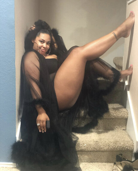 Naakte gelekte OnlyFans-foto van Bunhead
