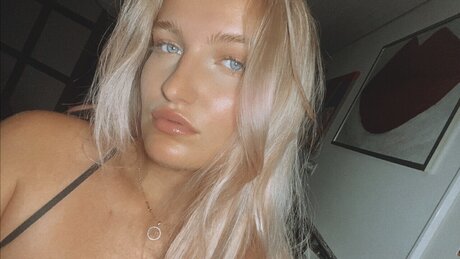 Naakte gelekte OnlyFans-foto van Hellkrz