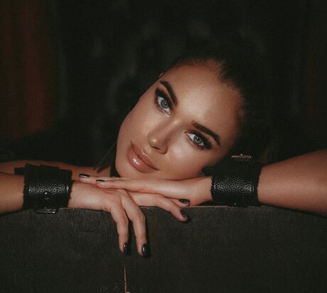 Naakte gelekte OnlyFans-foto van Anastasia