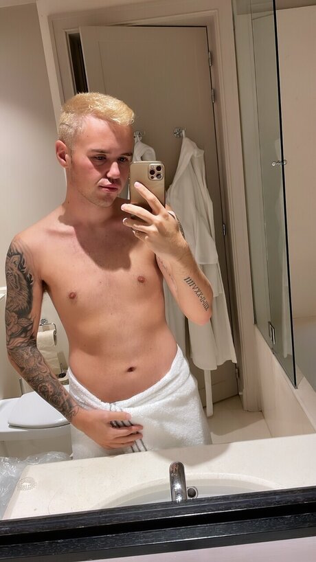 Alaston vuotanut OnlyFans-kuva Verse98