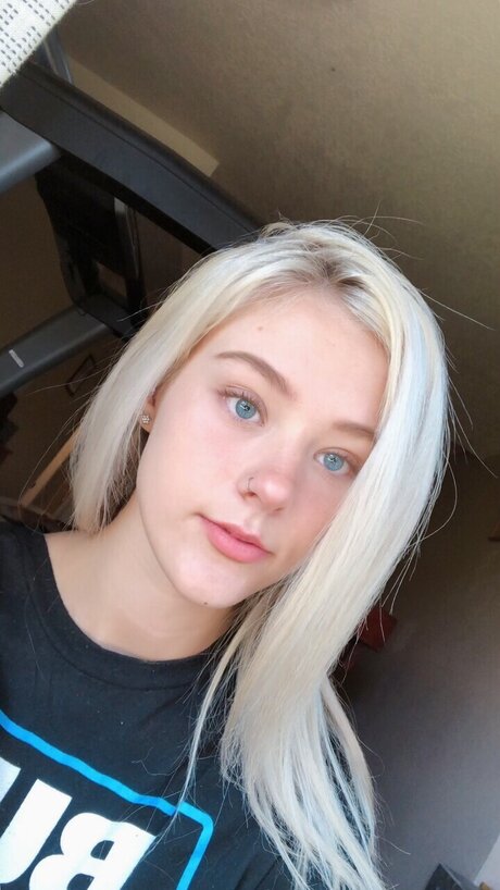 Alaston vuotanut OnlyFans-kuva Lindee