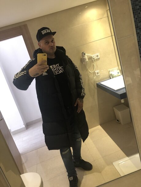 Alaston vuotanut OnlyFans-kuva Michael Diaz