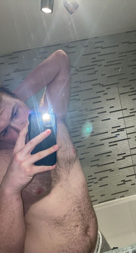 Naakte gelekte OnlyFans-foto van Kieran