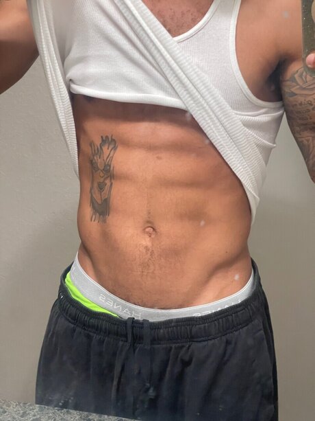 Alasti lekkinud OnlyFans-i pilt No Games 