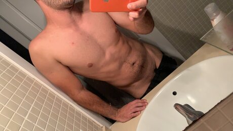 Naakte gelekte OnlyFans-foto van Mario