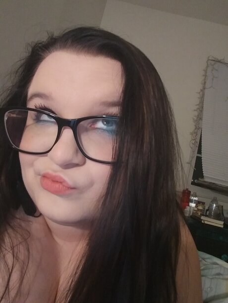 Alaston vuotanut OnlyFans-kuva Melody Brimhall
