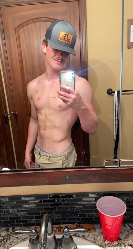 Alasti lekkinud OnlyFans-i pilt Kyle Kent