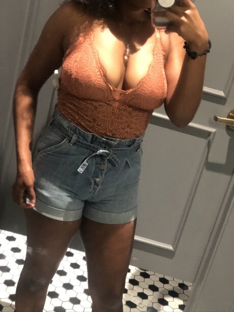 Обнаженная фотография утечки OnlyFans от Elisa