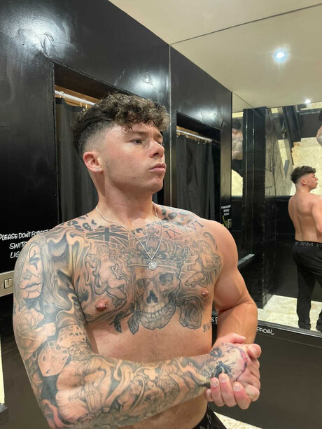 Brad Tattooed OnlyFansリークヌード写真