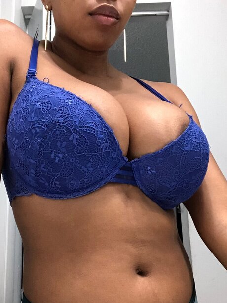 Naken läckt OnlyFans-bild av I Katcha