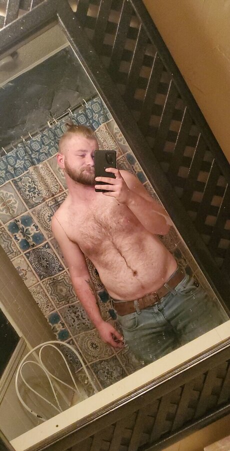 Alasti lekkinud OnlyFans-i pilt Army20182020