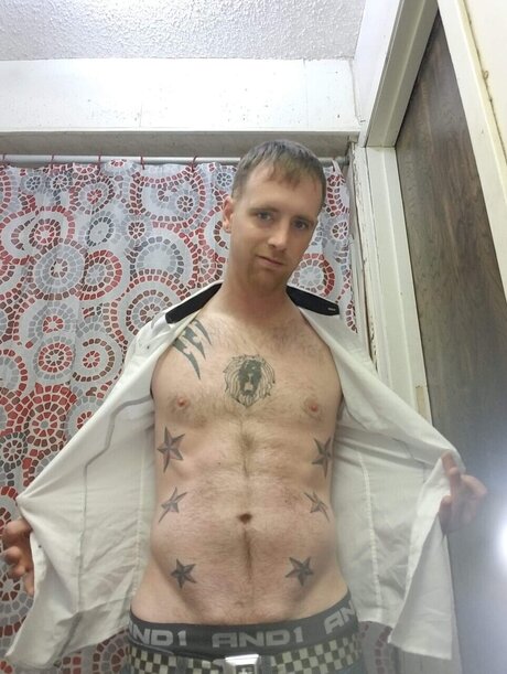 Nacktes geleaktes OnlyFans-Foto von Travis