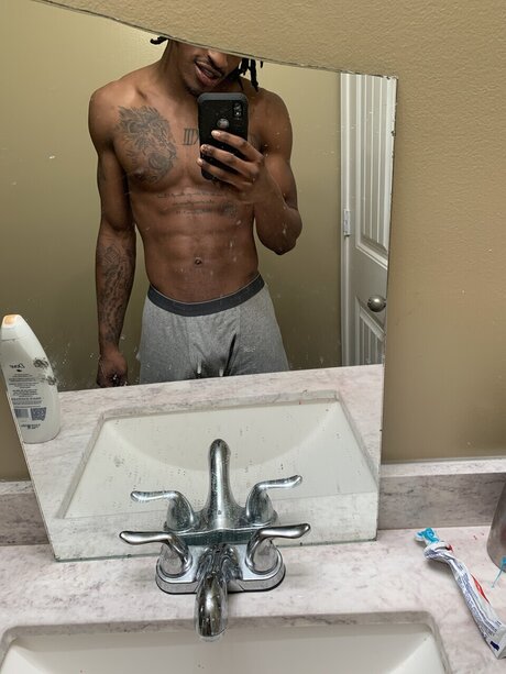 Naakte gelekte OnlyFans-foto van Shellthefool