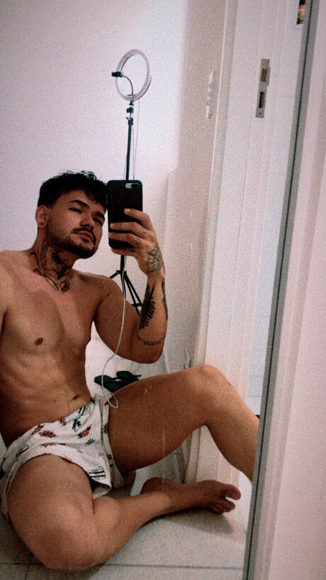 Alaston vuotanut OnlyFans-kuva Lillo Sillveira