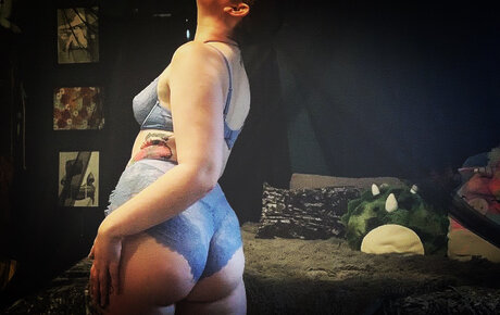 Alasti lekkinud OnlyFans-i pilt Elizabeth
