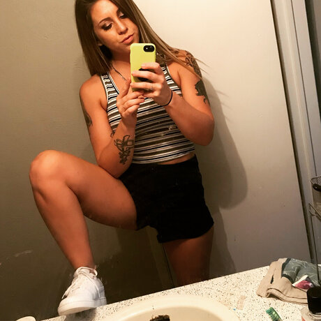 Обнаженная фотография утечки OnlyFans от Vivian Batchelor