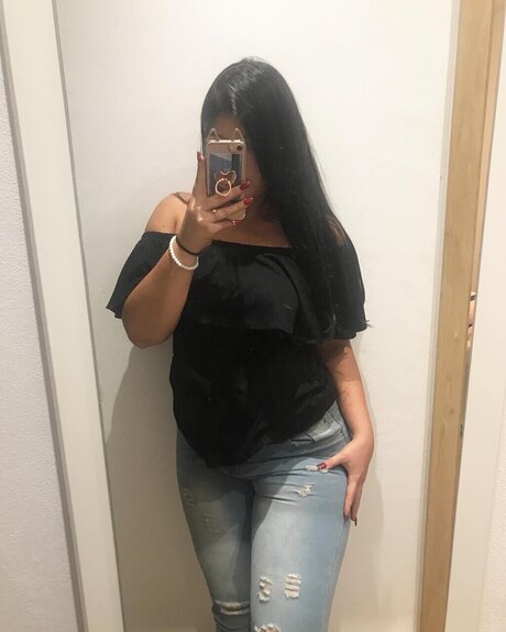 Обнаженная фотография утечки OnlyFans от Nikol Hrub