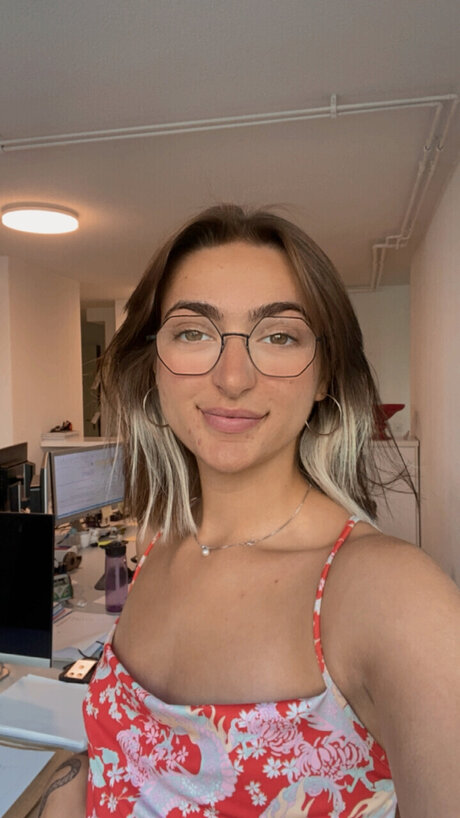 Alaston vuotanut OnlyFans-kuva Ella