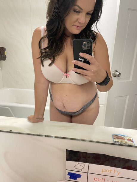 Mari OnlyFans泄露裸照
