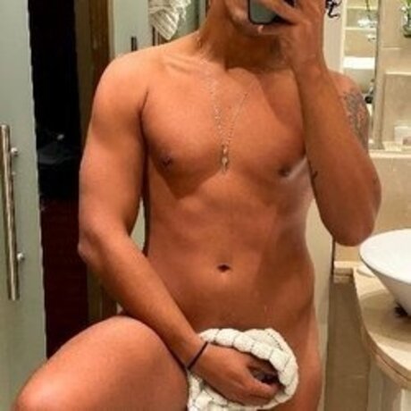 Naakte gelekte OnlyFans-foto van Igor Rodrigues