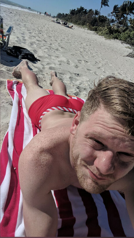 Alaston vuotanut OnlyFans-kuva Casey