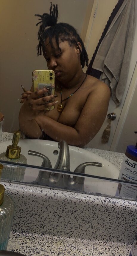 Nacktes geleaktes OnlyFans-Foto von Rashya