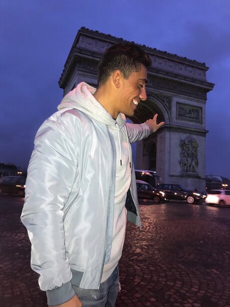 Nahá fotka uniklých OnlyFans od Mathieu Weizman