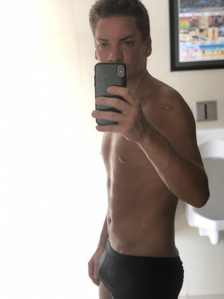 Обнаженная фотография утечки OnlyFans от Joakim