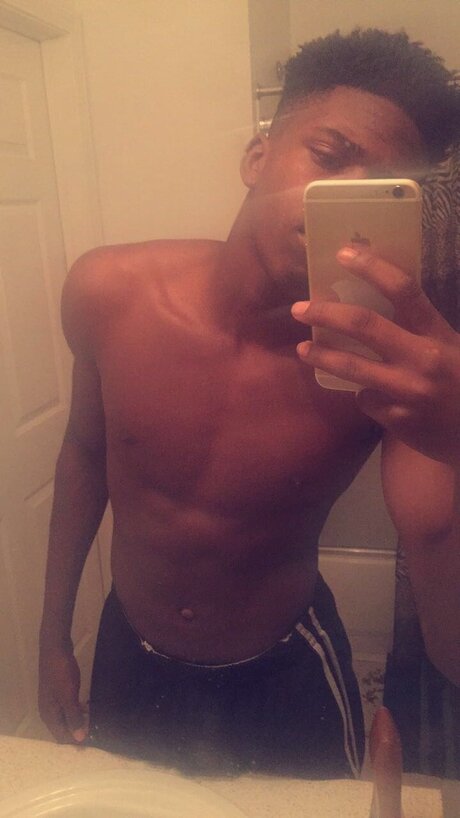 Naken läckt OnlyFans-bild av Demario Evans