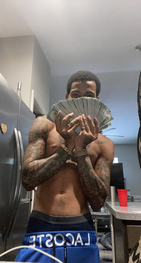 Naken läckt OnlyFans-bild av Mandinglo