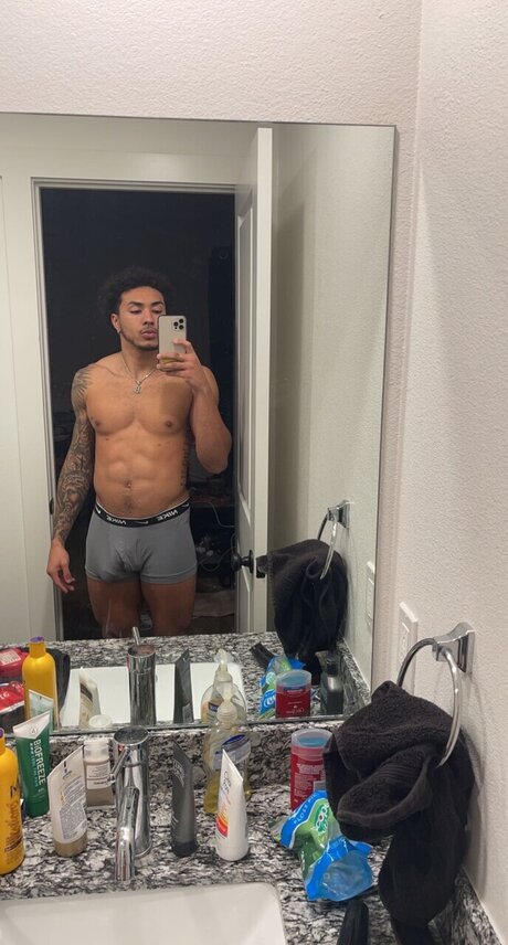 Naakte gelekte OnlyFans-foto van B