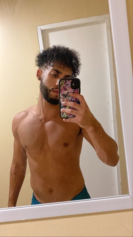Naken lekkede OnlyFans-bilde av Papi Juan