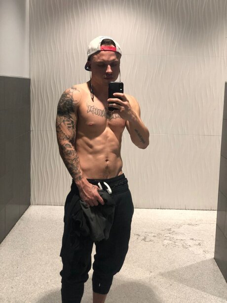 Nagie wyciekłe zdjęcie OnlyFans od Kamrin G