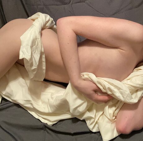 Foto nua vazada do OnlyFans de Lets Make A Villain