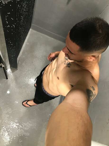 Naken läckt OnlyFans-bild av Superstroke