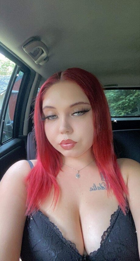 Naken läckt OnlyFans-bild av Ninae Renee