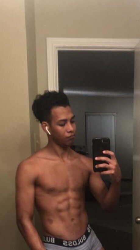 Nacktes geleaktes OnlyFans-Foto von Brownpleasure
