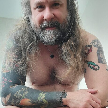 Alasti lekkinud OnlyFans-i pilt Worm Andrew