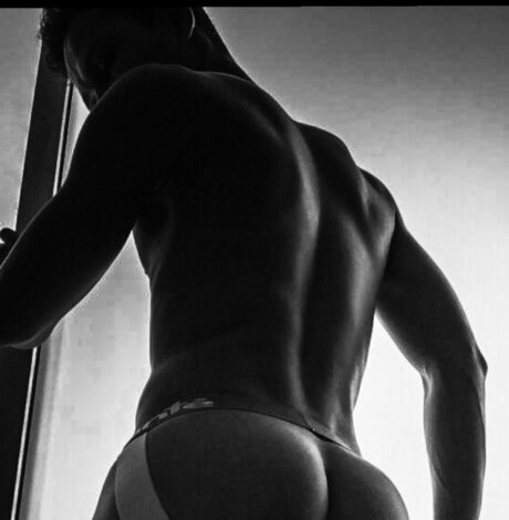 Foto di nudo di fuga di OnlyFans di Varo