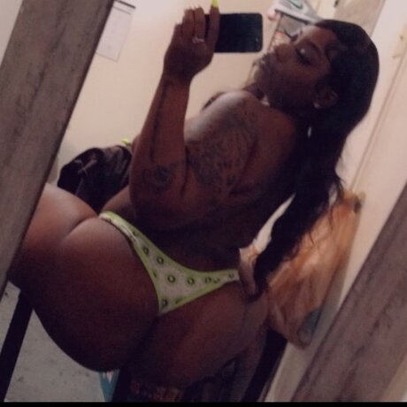 Nøgent lækket OnlyFans-billede af Chocolatebaby 