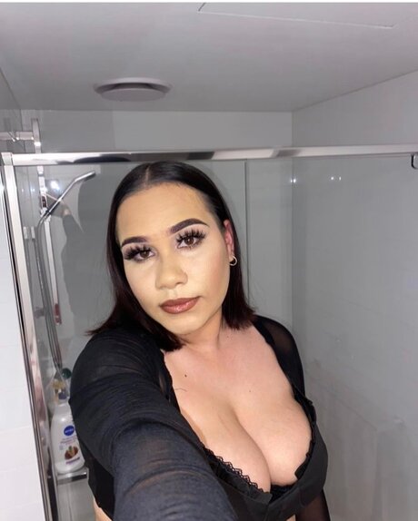 Alasti lekkinud OnlyFans-i pilt Shykinea