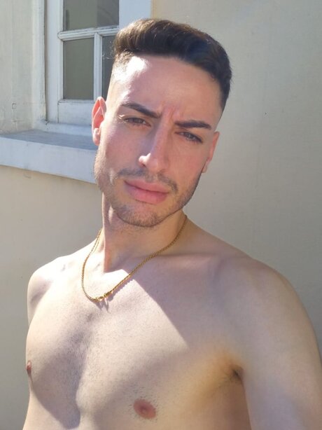 Naken läckt OnlyFans-bild av Thomas