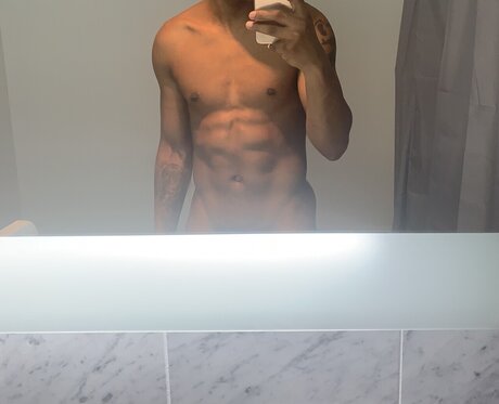 Nahá fotka uniklých OnlyFans od Yusef