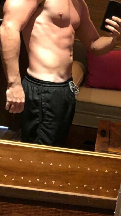Naken läckt OnlyFans-bild av Anotherguy